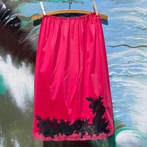 Vintage Van Raalte Red slip w/ black floral lace women's size medium
